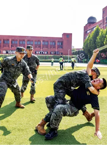 大学军训反恐大战堪比大片